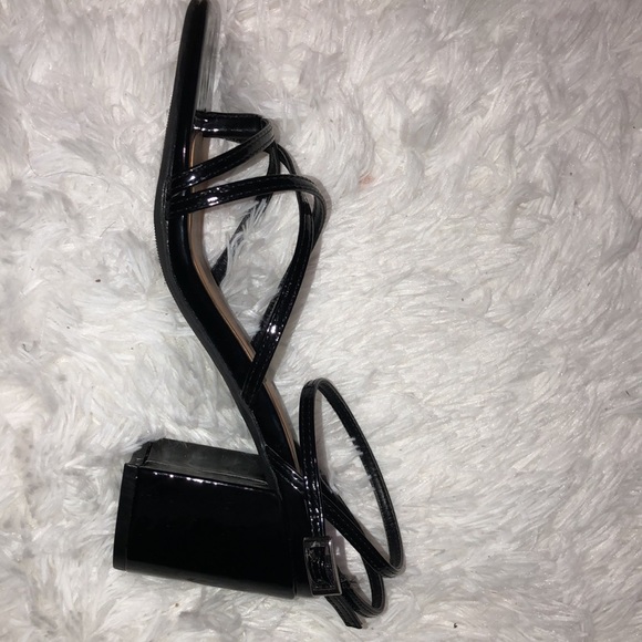 Black open toe block heeled sandals - Picture 3 of 5